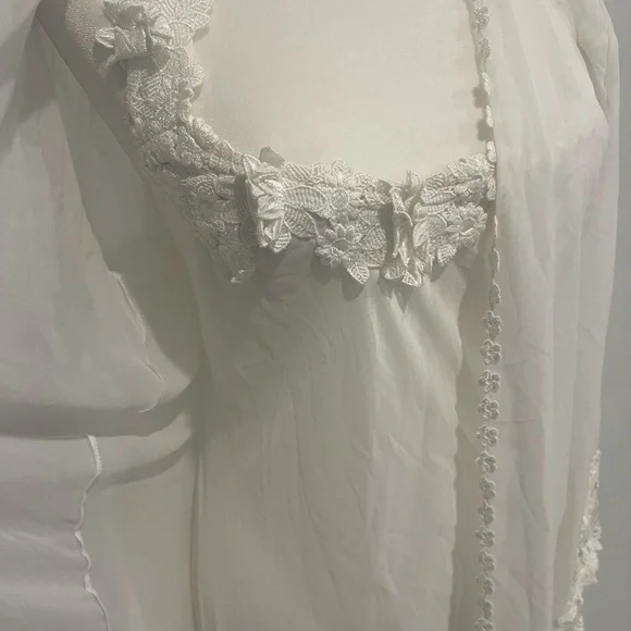 Flora Nikrooz White Sheer Lace Robe Set - Picture 2 of 11